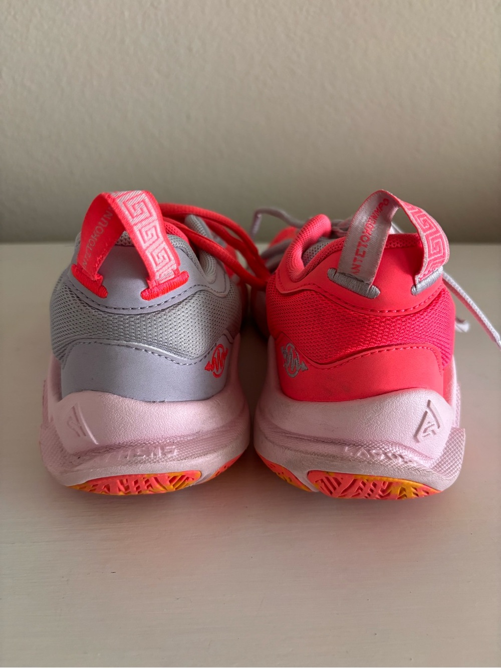 Nike Giannis Immortality 2 EP 'Hot
Punch Mismatched'
Kids 3.5 size - Picture 2 of 8